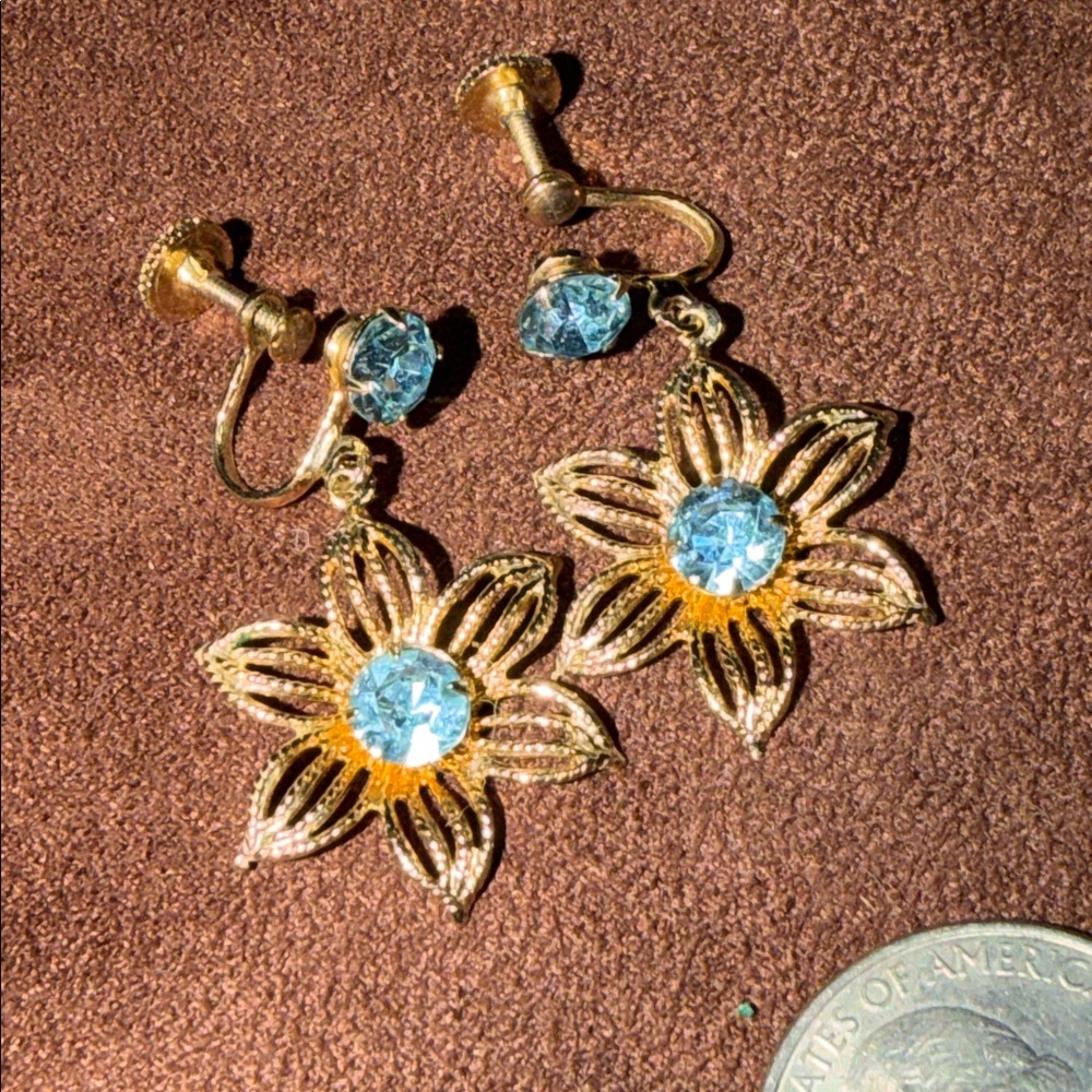 Vintage Colorful floral Rhinestone Screw Back Earrings blue 🐈‍⬛